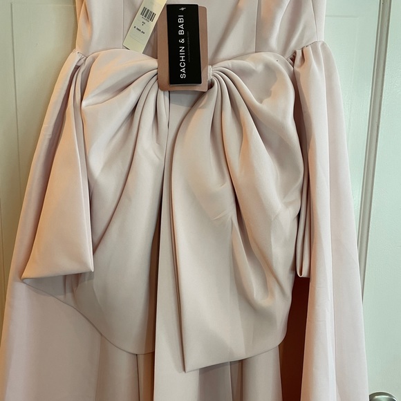 NWT Sachin and Babi Hadley v-neck back now empire gown in pink. Size 6 - Picture 6 of 7